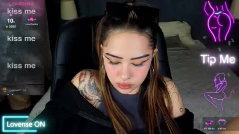 Snapshot of kim_brownie chatting on 11/28/25, 10:01 Kim online show from 11/28/25, 10:01