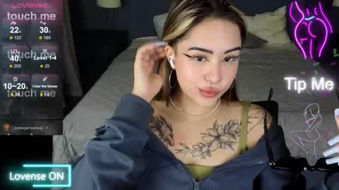 Snapshot of kim_brownie chatting on 11/30/25, 05:33 Kim online show from 11/30/25, 05:33