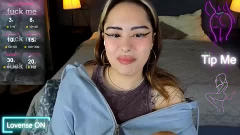 Snapshot of kim_brownie chatting on 12/01/25, 05:01 Kim online show from 12/01/25, 05:01