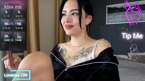 Snapshot of kim_brownie chatting on 12/14/25, 08:52 Kim online show from 12/14/25, 08:52