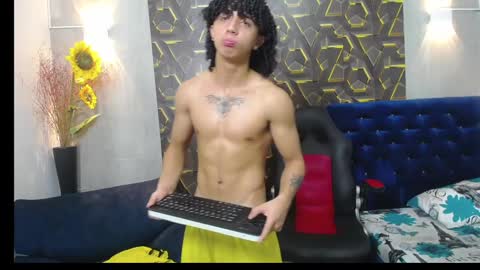 Snapshot of kim_curly_ chatting on 04/01/26, 05:19 KIM online show from 04/01/26, 05:19
