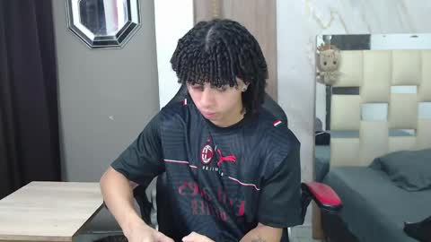 Snapshot of kim_curly_ chatting on 05/10/26, 02:33 KIM online show from 05/10/26, 02:33