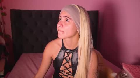 Snapshot of kim_dolls1823 chatting on 09/28/25, 10:20 ISABELLA 3 online show from 09/28/25, 10:20