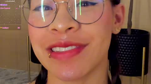 Snapshot of kim_hiltoon chatting on 12/18/24, 03:04 KIM online show from 12/18/24, 03:04