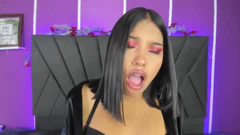kim  online show from 02/08/25, 10:40