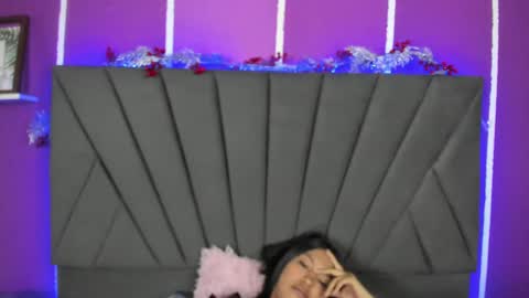 kim  online show from 02/18/25, 01:54
