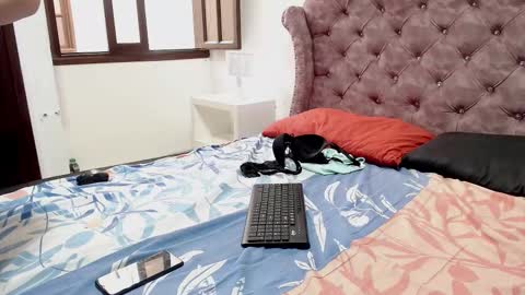 K I M online show from 01/11/25, 01:53