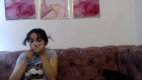 K I M online show from 02/08/25, 11:12