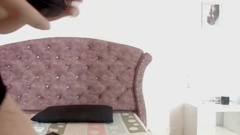 K I M online show from 02/20/25, 02:57