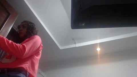 K I M online show from 03/08/25, 01:03