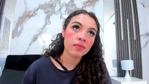 K I M online show from 10/06/25, 08:17