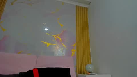 K I M online show from 10/10/25, 01:32