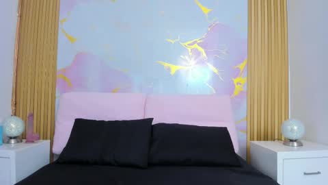 K I M online show from 10/20/25, 09:26