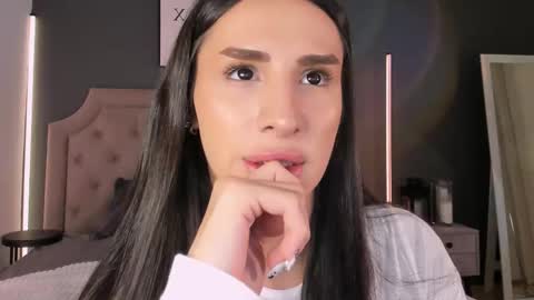 Snapshot of kim_oberlin chatting on 11/10/25, 04:17 Kim Oberlin online show from 11/10/25, 04:17