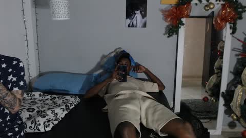 Snapshot of kimandyuk chatting on 12/18/24, 07:30 Kim  Yuk online show from 12/18/24, 07:30