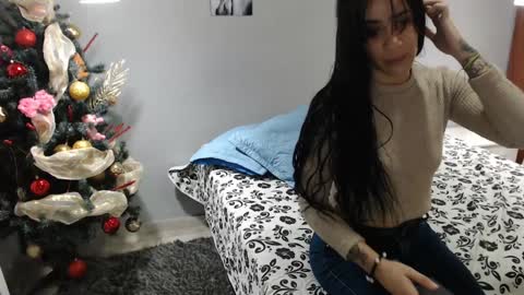 Snapshot of kimandyuk chatting on 12/21/24, 05:40 Kim  Yuk online show from 12/21/24, 05:40