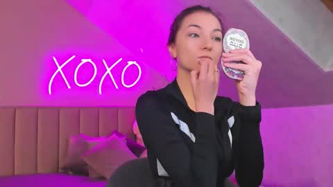 kimberlly_smith online show from 11/08/25, 12:00