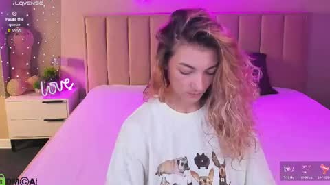 Snapshot of kimberlly_smith chatting on 06/12/26, 11:35 kimberlly_smith online show from 06/12/26, 11:35