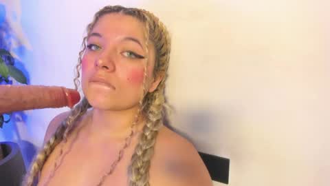 Snapshot of kimberly_cam_ chatting on 05/16/26, 02:19 Your kim online show from 05/16/26, 02:19