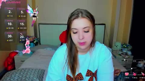 Snapshot of kimberly_mm chatting on 11/12/25, 11:43 kimberly_mm online show from 11/12/25, 11:43