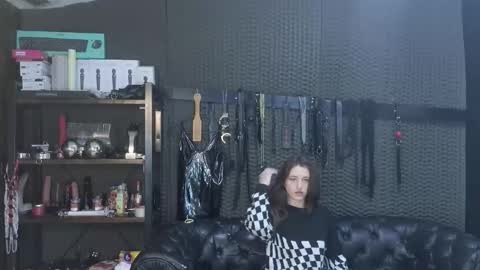 Snapshot of kimberly_swan_ chatting on 12/17/25, 12:38 KIMBERLY SWAN online show from 12/17/25, 12:38