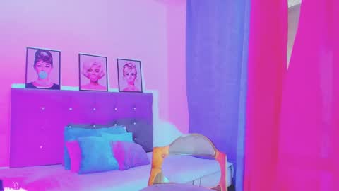 Your Queen KIM online show from 12/15/24, 02:59