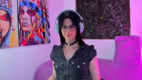 Snapshot of kimberly_thonson chatting on 02/14/25, 11:53 kimberly_thonson online show from 02/14/25, 11:53