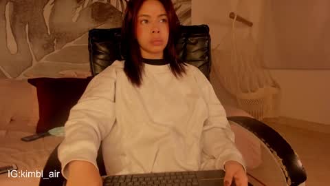 Snapshot of kimblair_ chatting on 02/02/25, 12:35 Kim online show from 02/02/25, 12:35