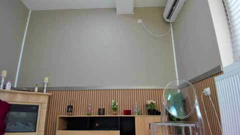 kimi_ivy online show from 12/08/24, 10:41
