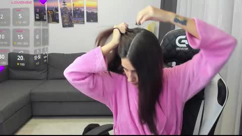 Snapshot of kimi_ivy chatting on 10/31/25, 04:35 kimi_ivy online show from 10/31/25, 04:35