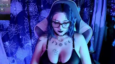   online show from 10/12/25, 01:32