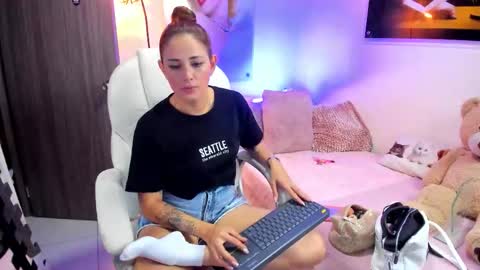 kimmberly_saenz_ online show from 11/17/25, 11:54