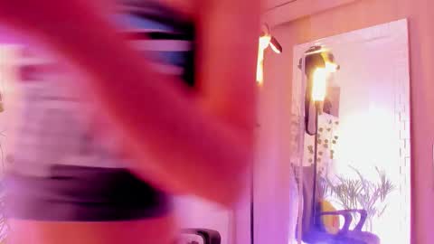 Snapshot of kimmcarter chatting on 09/18/25, 02:35 Kimm online show from 09/18/25, 02:35