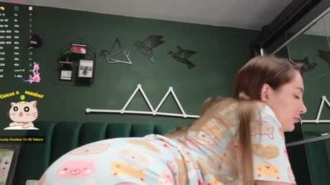 Snapshot of kimmie_ chatting on 12/02/25, 07:20 Kimmie online show from 12/02/25, 07:20