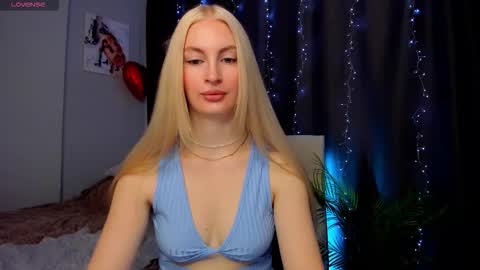 Snapshot of kimmy1_powell chatting on 10/23/25, 04:12 kimmy1_powell online show from 10/23/25, 04:12