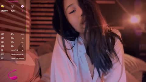 Snapshot of kimmy_chi chatting on 11/12/25, 06:19 Lo online show from 11/12/25, 06:19