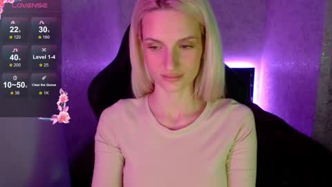 Snapshot of kimmysnowelite chatting on 10/17/25, 04:15 KimmySnow online show from 10/17/25, 04:15