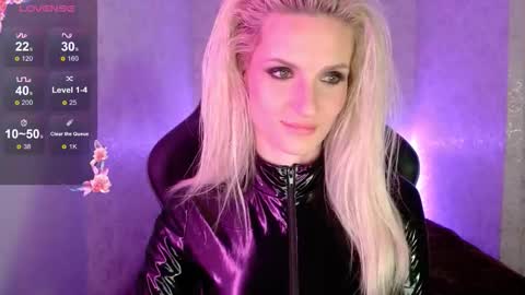 Snapshot of kimmysnowelite chatting on 10/18/25, 12:02 KimmySnow online show from 10/18/25, 12:02