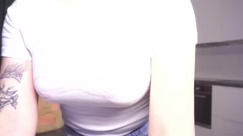 Snapshot of kimpintyau chatting on 12/16/25, 05:29 Kim online show from 12/16/25, 05:29