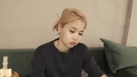 Kimi online show from 06/22/26, 03:08