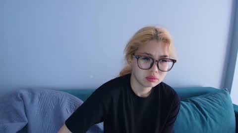 Kimi online show from 06/25/26, 03:17
