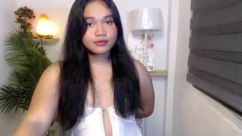 Snapshot of kina_greyx chatting on 07/29/26, 10:46 kina online show from 07/29/26, 10:46