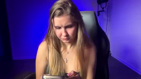 Snapshot of kinci06 chatting on 03/05/25, 11:27 kinci06 online show from 03/05/25, 11:27
