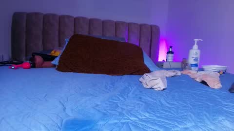 Bella online show from 11/26/25, 03:07