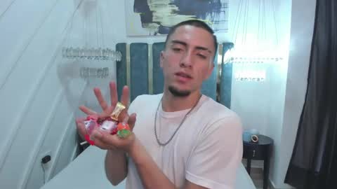 Snapshot of king_dante_ chatting on 01/16/25, 10:34 King Dante online show from 01/16/25, 10:34
