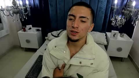 Snapshot of king_dante_ chatting on 01/25/25, 08:21 King Dante online show from 01/25/25, 08:21