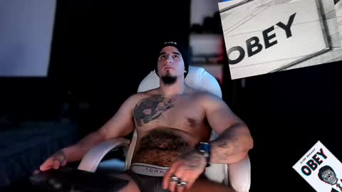 King Bear online show from 02/05/25, 01:04