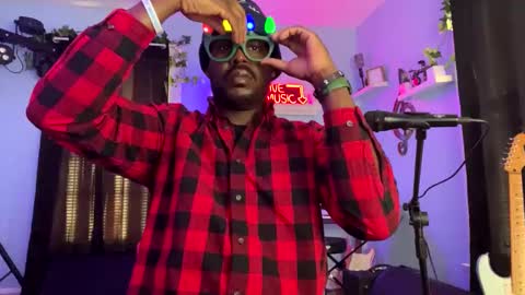 Snapshot of kingcorbra chatting on 12/28/24, 09:19 KC online show from 12/28/24, 09:19