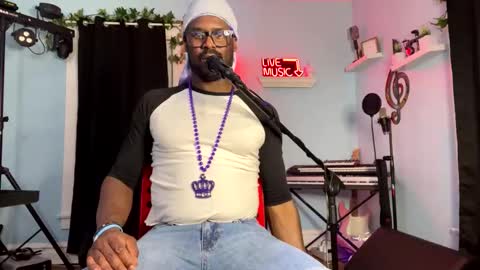 Snapshot of kingcorbra chatting on 02/06/25, 02:44 KC online show from 02/06/25, 02:44