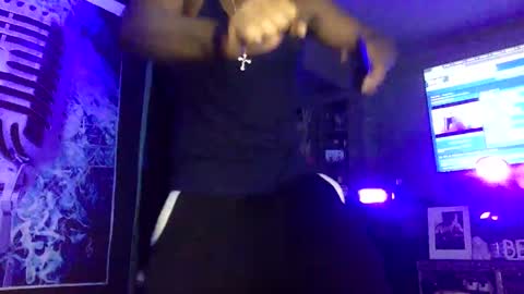 Snapshot of kinglibra420 chatting on 12/09/24, 03:29 loyal fuck online show from 12/09/24, 03:29